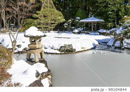 仙台　雪の輪王寺庭園 99104844
