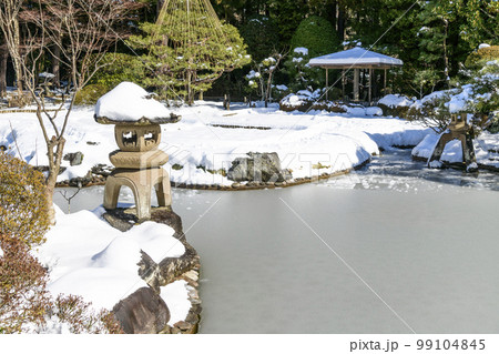仙台　雪の輪王寺庭園 99104845