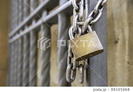 Old padlock with chain Old padlock with chain 99105068