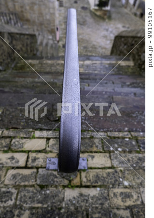 Wet metal railing 99105167