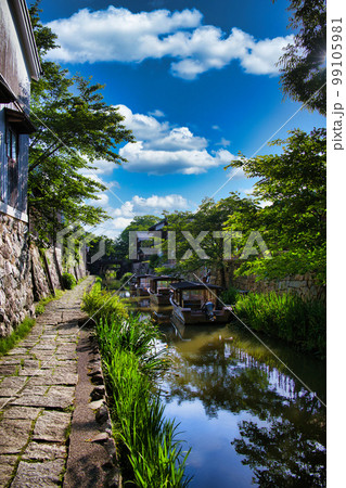 新緑の季節の八幡堀 99105981