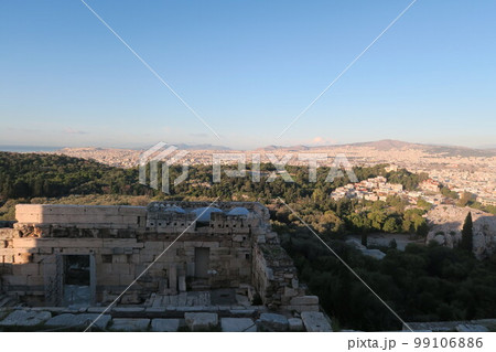 アクロポリスの丘から見たアテネとブーレの門 アクロポリスの丘から見たアテネとブーレの門 99106886
