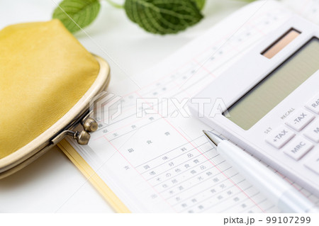 家計簿と電卓と財布 99107299