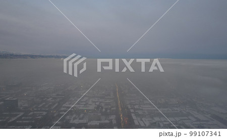 The factory is smoking in the city. Strong smog 99107341