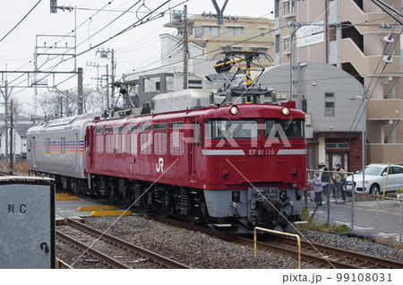 東北本線 土呂駅 EF81とカヤ27 99108031