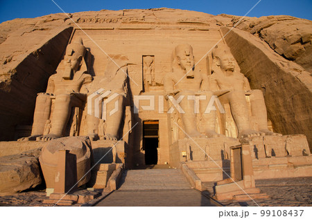 朝日に輝くアブシンベル大神殿 朝日に輝くアブシンベル大神殿 99108437