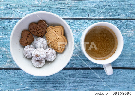 コーヒーとクッキーでブレイクタイム コーヒーとクッキーでブレイクタイム 99108690