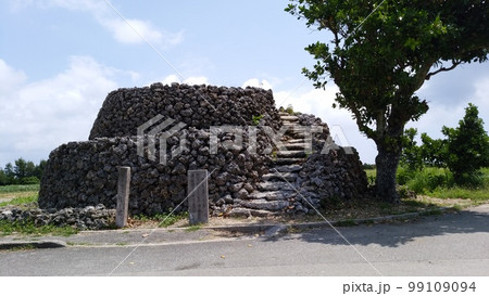 沖縄波照間島のコート盛(国指定史跡) 沖縄波照間島のコート盛(国指定史跡) 99109094