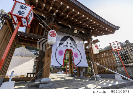 長崎市鎮座 ぎおん社 八坂神社のお多福くぐり 長崎市鎮座 ぎおん社 八坂神社のお多福くぐり 99110673