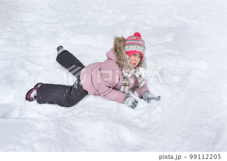 The child lies in a snowdrift. The winter vacation 99112205