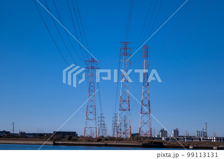 空にそびえる送電鉄塔 空にそびえる送電鉄塔 99113131
