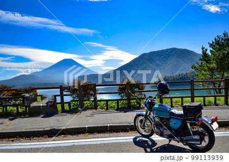 本栖湖の富士山とCB750Four 99113939
