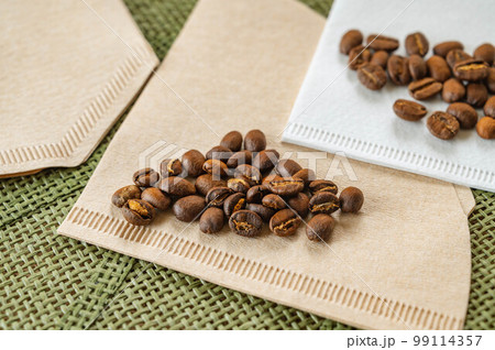 コーヒーフィルターと珈琲豆　エチオピアモカ 99114357