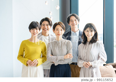 ビジネス　男女　オフィスカジュアル 99115652