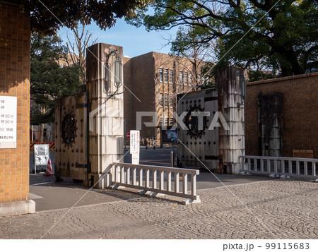 東京大学本郷キャンパス　農学部正門 99115683