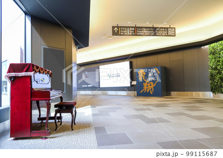 羽田エアポートガーデン　ジャパンプロムナードのストリートピアノ 99115687