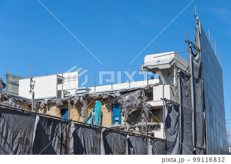 マンションの解体工事と仮囲い 99116832