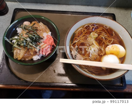 立ち食いそば文殊浅草橋店の鶏丼そば定食 立ち食いそば文殊浅草橋店の鶏丼そば定食 99117013