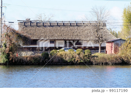 篠山城跡　西堀沿いの茅葺き民家　冬　1月 99117190