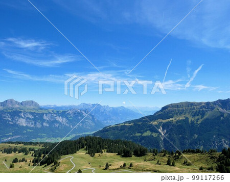 東スイスの山景色 (ザンクトガレン州 Flumserberg) 東スイスの山景色 (ザンクトガレン州 Flumserberg) 99117266
