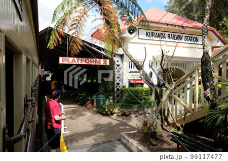 ケアンズ観光で必ず乗りたいキュランダ観光鉄道　Kuranda Scenic Railway 99117477