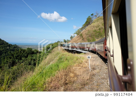 ケアンズ観光で必ず乗りたいキュランダ観光鉄道 Kuranda Scenic Railway ケアンズ観光で必ず乗りたいキュランダ観光鉄道 Kuranda Scenic Railway 99117484