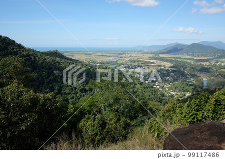ケアンズ観光で必ず乗りたいキュランダ観光鉄道　Kuranda Scenic Railway 99117486