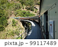 ケアンズ観光で必ず乗りたいキュランダ観光鉄道　Kuranda Scenic Railway 99117489