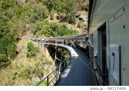 ケアンズ観光で必ず乗りたいキュランダ観光鉄道 Kuranda Scenic Railway ケアンズ観光で必ず乗りたいキュランダ観光鉄道 Kuranda Scenic Railway 99117489