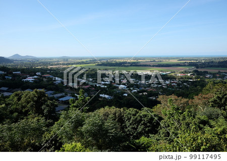 ケアンズ観光で必ず乗りたいキュランダ観光鉄道　Kuranda Scenic Railway 99117495