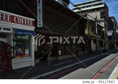 京都にあるイノダコーヒー本店のある情景 99117667