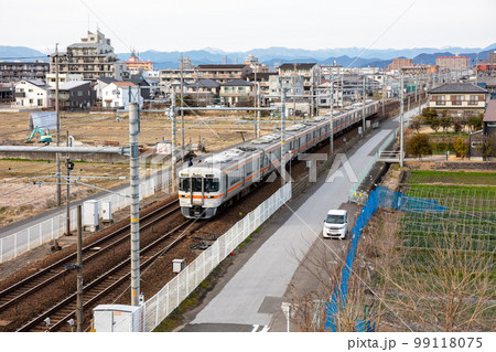 【東海道本線】名古屋方面へ向かう快速列車 【東海道本線】名古屋方面へ向かう快速列車 99118075