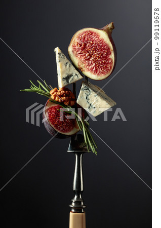Blue cheese with figs, walnuts, and rosemary. 99119678