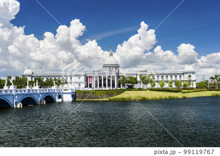 The architectural view of the Chimei Museum in Tainan, Taiwan. 99119767