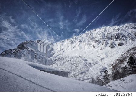 危険な冬山 99125864