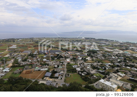 冬の沖縄ほっこり本部半島の古宇利島 99126606