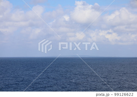 冬の沖縄ほっこり本部半島の古宇利島 99126622