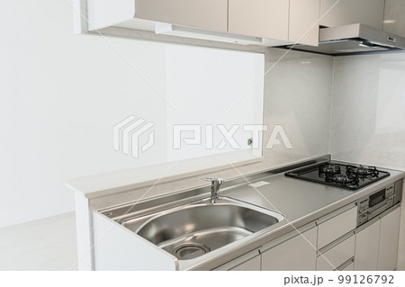 新築マンションのキッチン 99126792