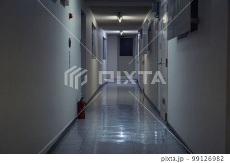 薄暗い廊下 薄暗い廊下 99126982