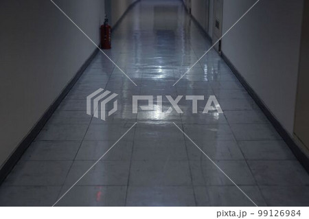 薄暗い廊下 薄暗い廊下 99126984