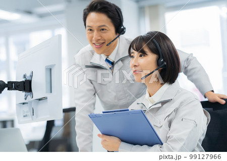 作業着のオペレーター 作業着のオペレーター 99127966