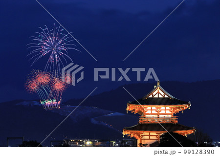 若草山の花火と朱雀門（1） 99128390