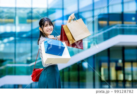 ショッピング　女性　撮影協力「LINK FOREST」 99128782