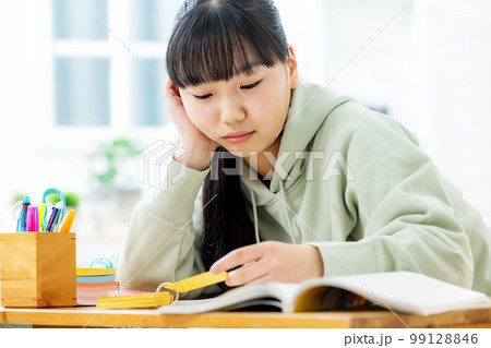 勉強　憂鬱　女の子 99128846