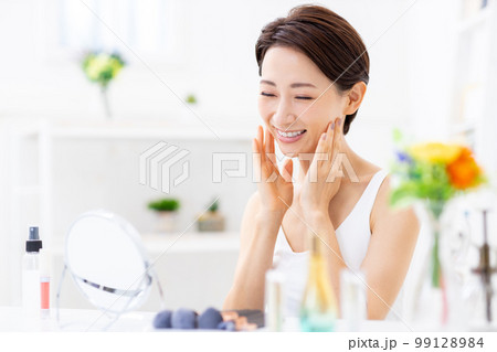 アンチエイジング　ミドル　女性 99128984