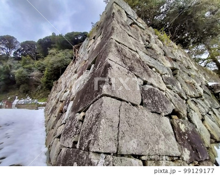 改修工事中の雪景色の米子城大手付近 99129177