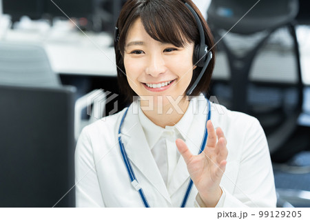 白衣のオペレーター 99129205