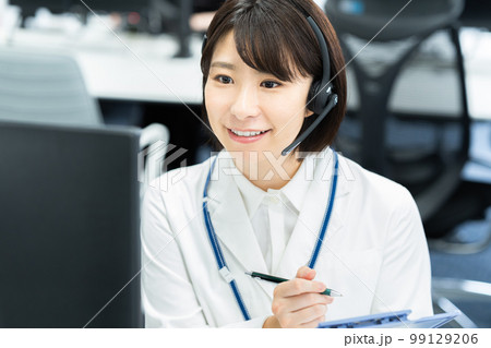 白衣のオペレーター 99129206