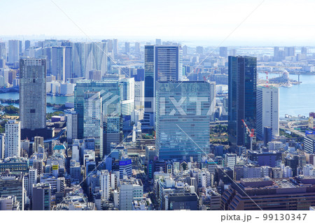 東京タワー特別展望台（トップデッキ）から見た朝日の中の都心風景 99130347