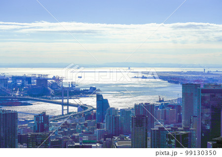 東京タワー特別展望台(トップデッキ)から見た朝日の中の都心風景 東京タワー特別展望台(トップデッキ)から見た朝日の中の都心風景 99130350